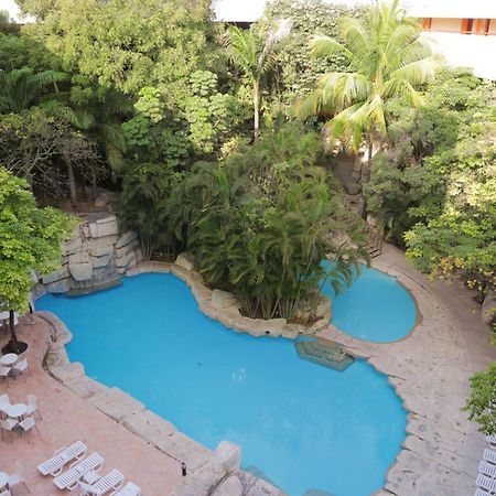 Marriott Tuxtla Gutierrez Hotel Kültér fotó The pool at the hotel