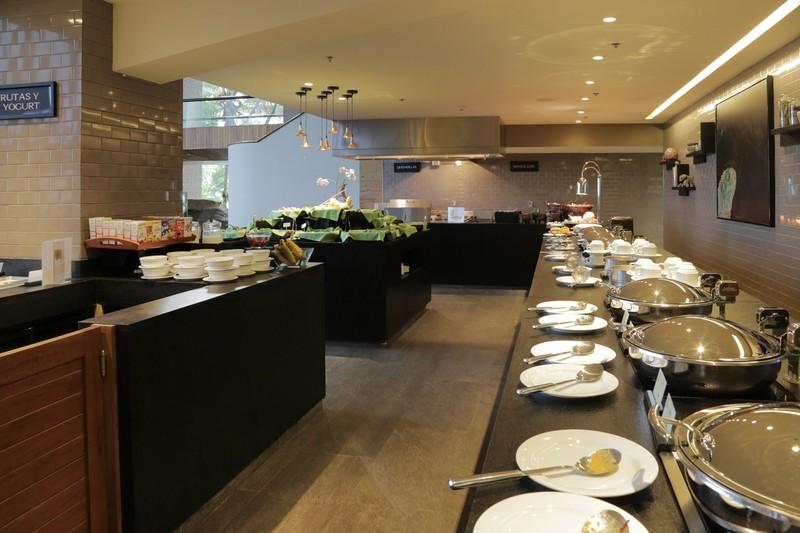 Marriott Tuxtla Gutierrez Hotel Kültér fotó A buffet at a hotel