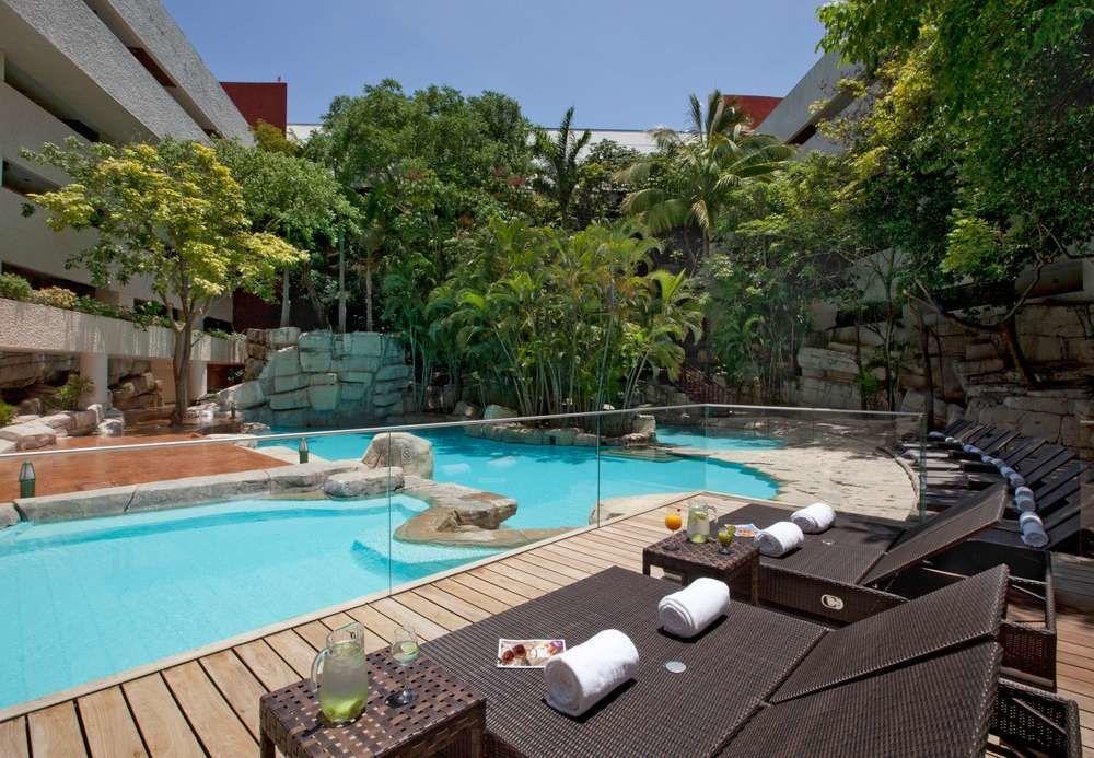Marriott Tuxtla Gutierrez Hotel Kültér fotó The pool at the hotel