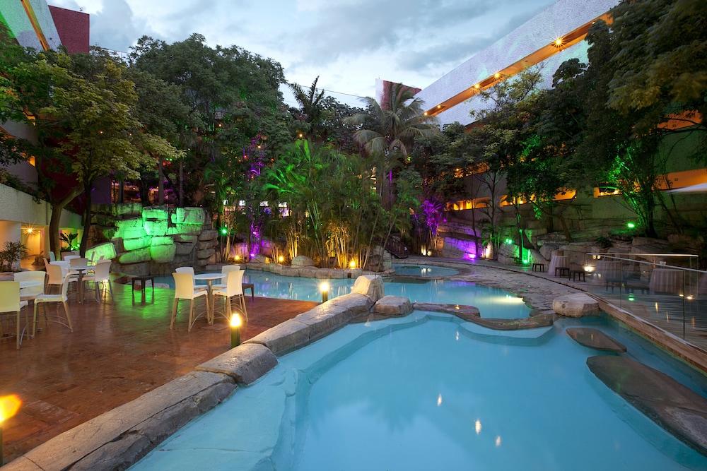 Marriott Tuxtla Gutierrez Hotel Kültér fotó The hotel's pool
