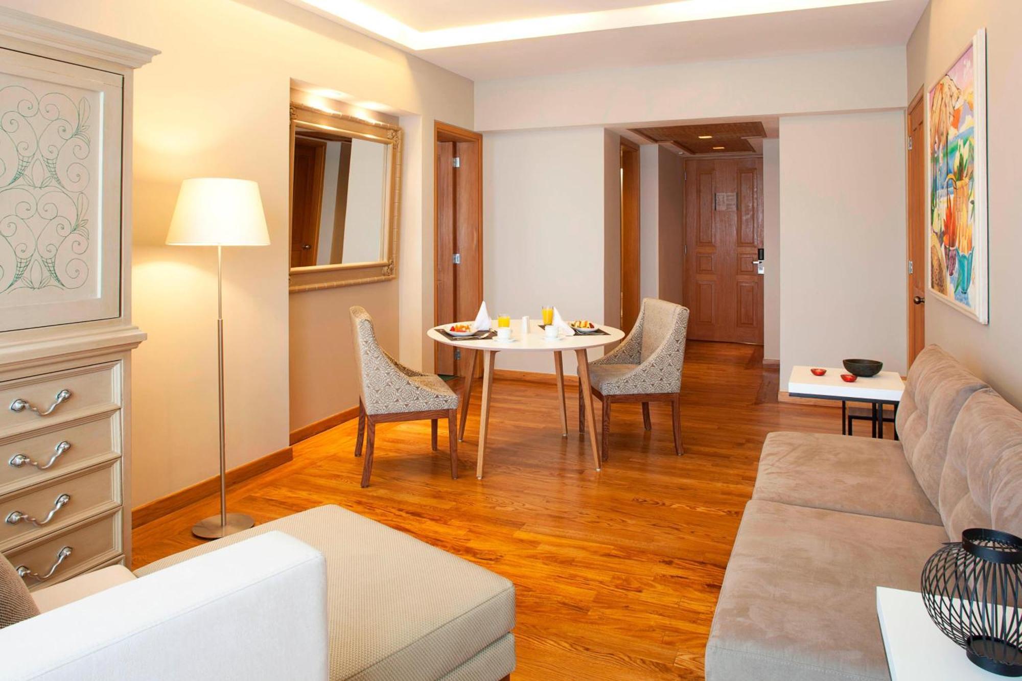 Marriott Tuxtla Gutierrez Hotel Kültér fotó A typical apartment at The Residence