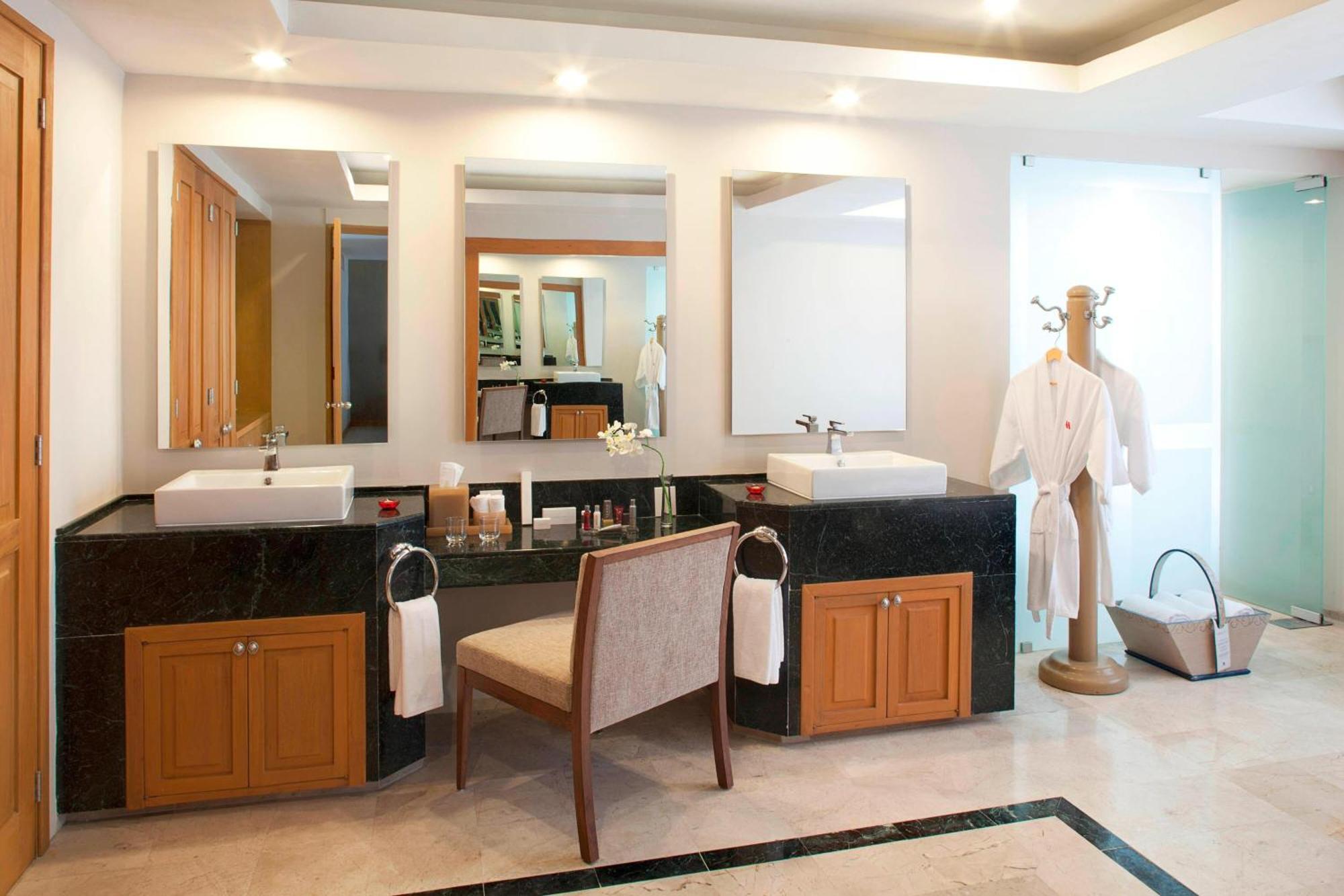 Marriott Tuxtla Gutierrez Hotel Kültér fotó Bathroom