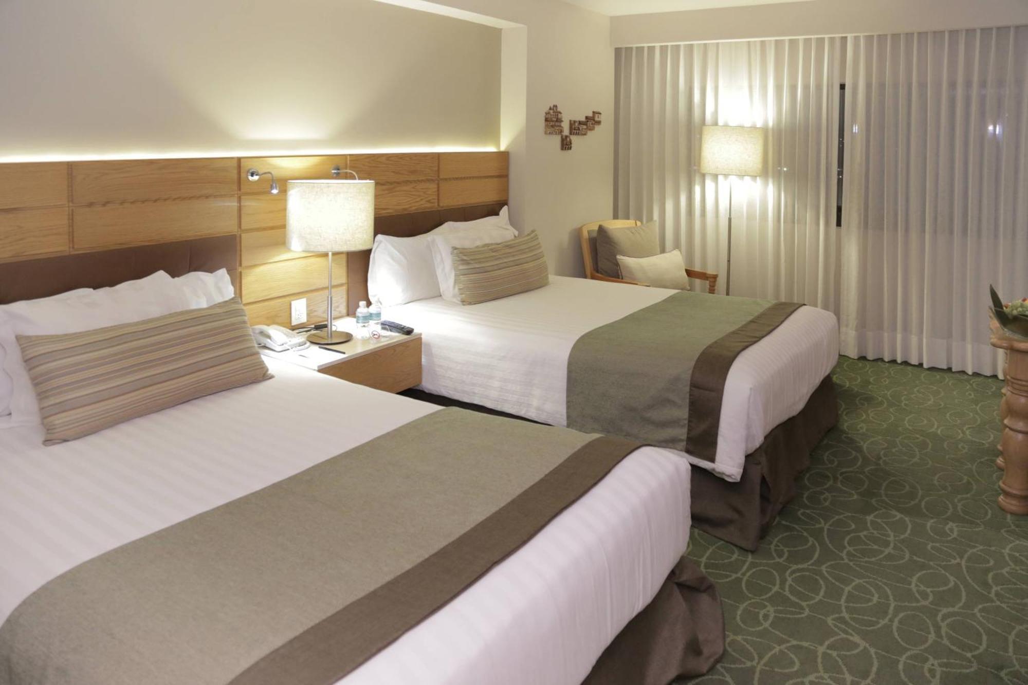 Marriott Tuxtla Gutierrez Hotel Kültér fotó A room at the Hilton Garden Inn