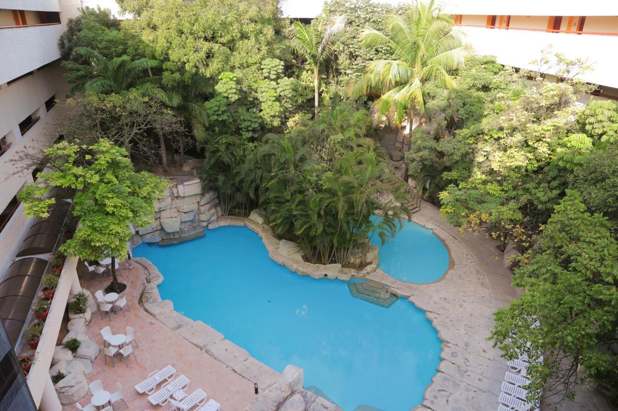 Marriott Tuxtla Gutierrez Hotel Kültér fotó The pool at the hotel