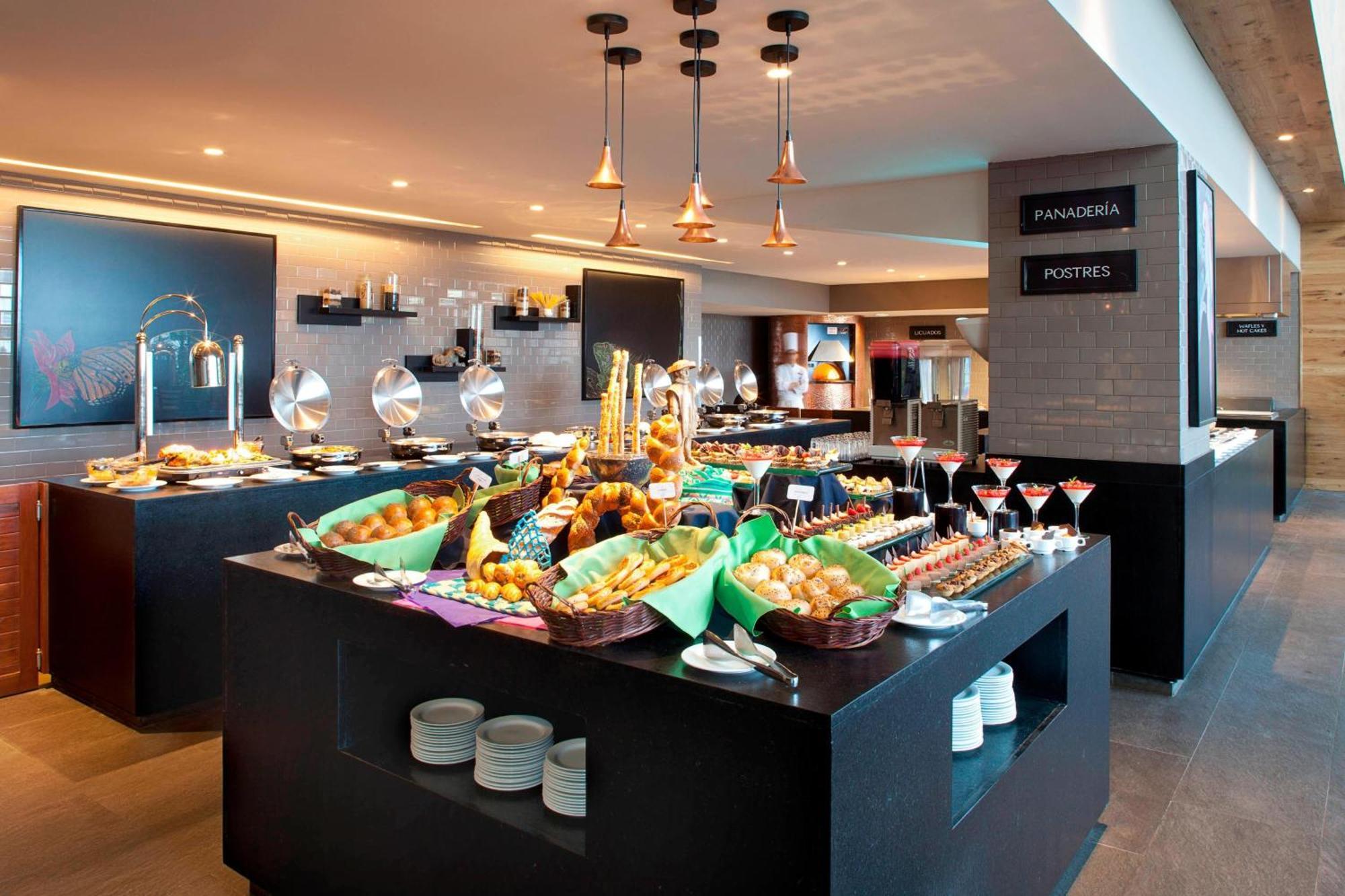 Marriott Tuxtla Gutierrez Hotel Kültér fotó Buffet at a hotel
