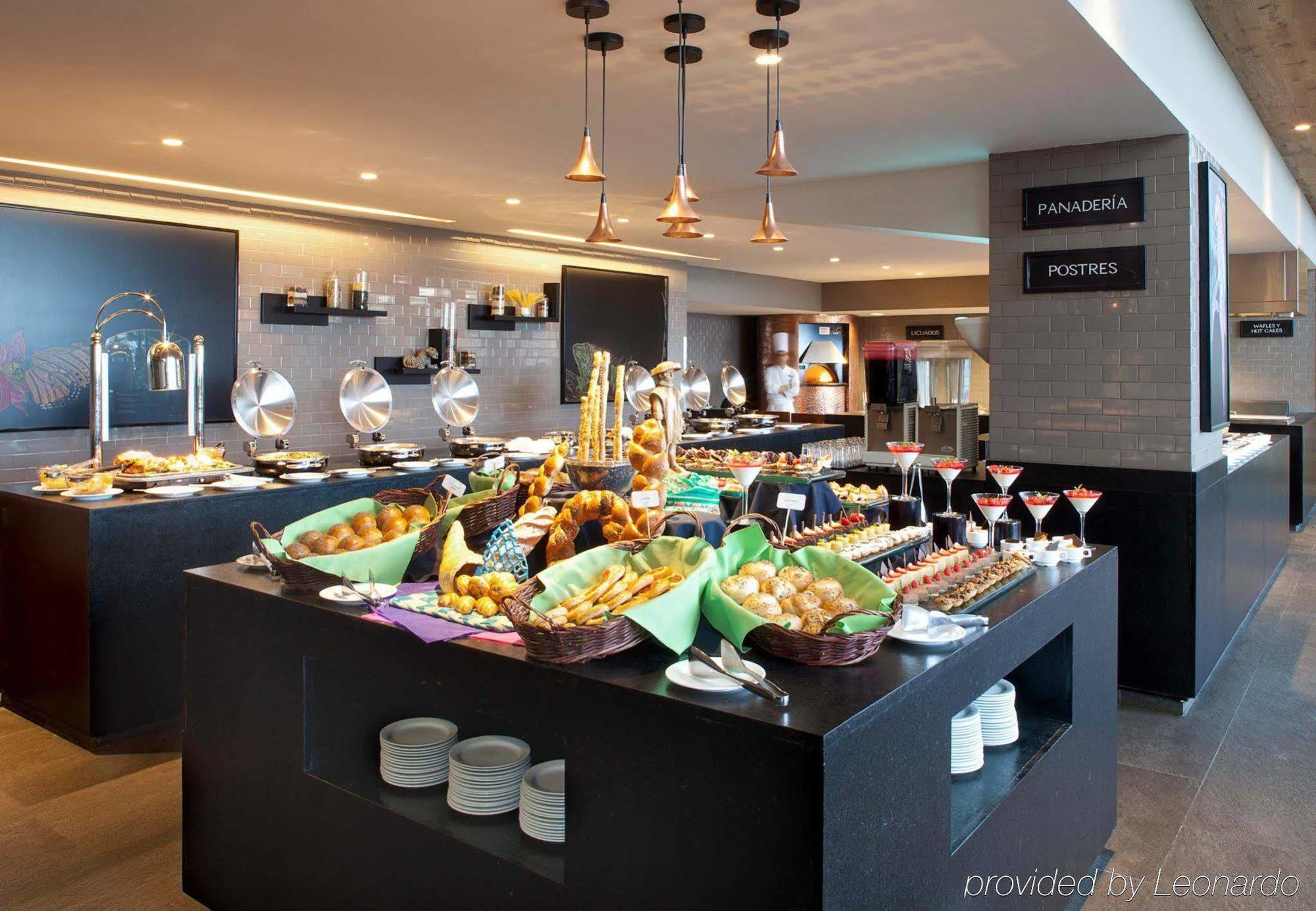Marriott Tuxtla Gutierrez Hotel Kültér fotó The buffet at the hotel